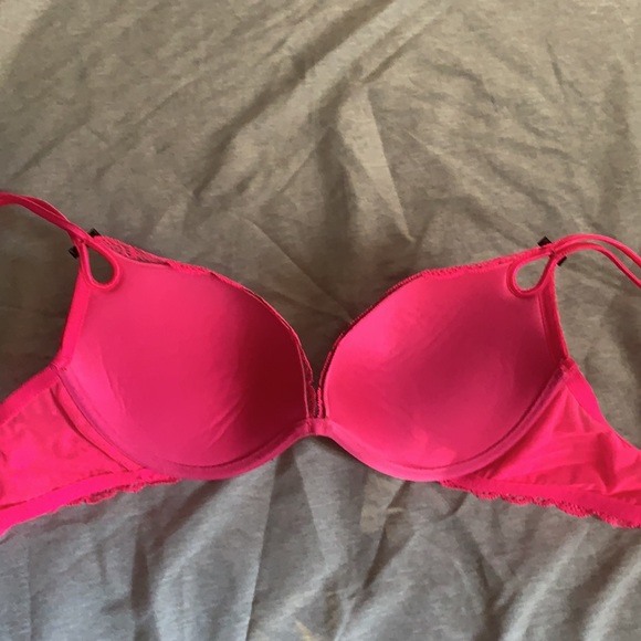 Victoria Secret Bra - Picture 2 of 4